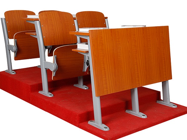 定制階梯課桌椅時需要注意些什么？